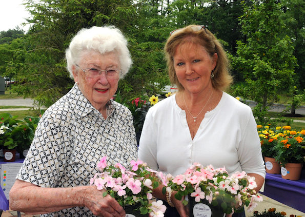 Blog 6 Village at Proprietors Green Plant Sale Raises Funds to Fight Alzheimer’s disease